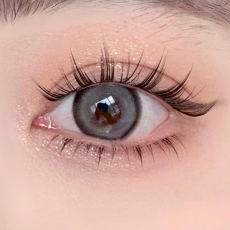 Unique Lower Eyelashes