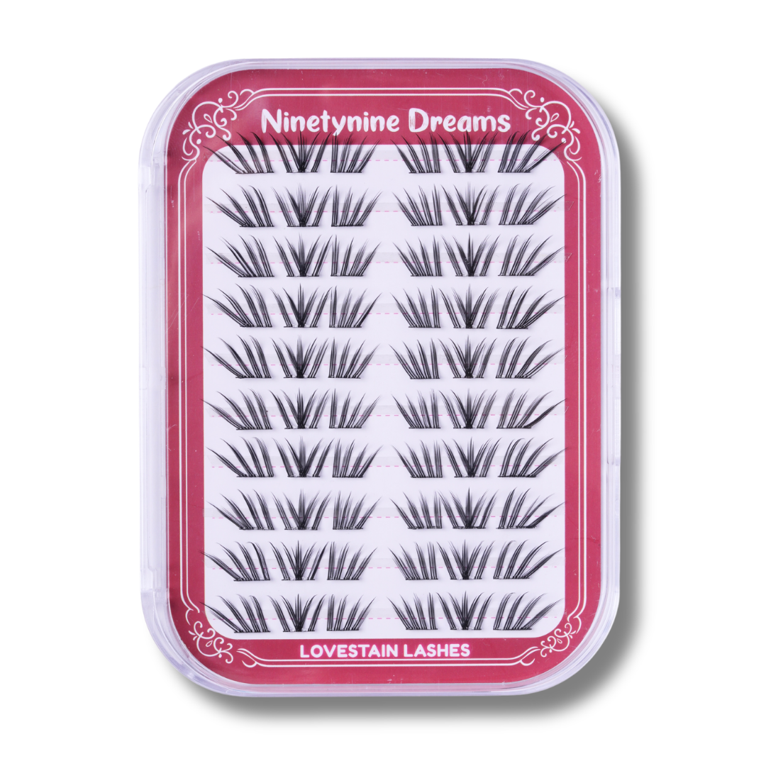 Close-up of the [NO GLUE] Lovestain self-adhesive cluster lash tray with pre-mapped lash clusters.