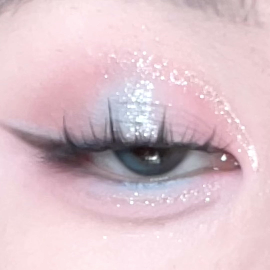 Video tutorial demonstrating the application of 50PCs Fairy Lashes for a wispy, lightweight, and magical lash look